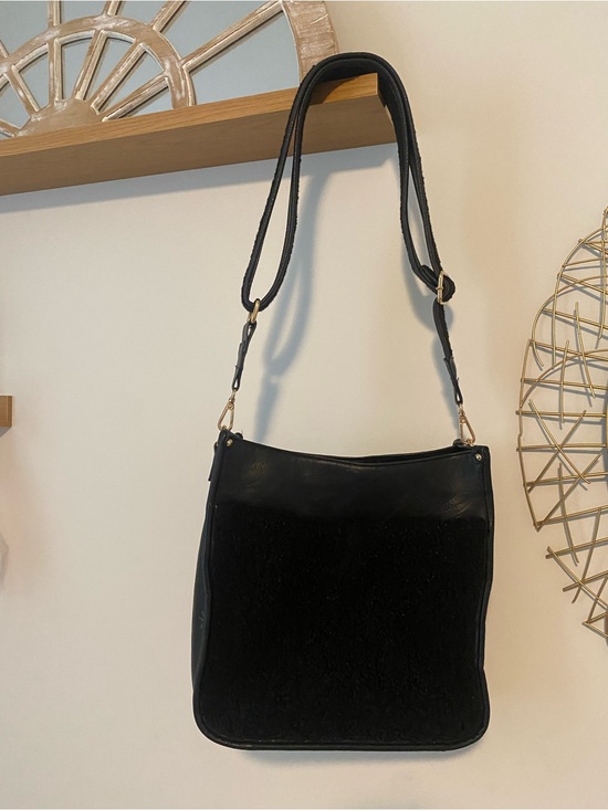 Jen & Co Handbags - Jen & Co Crossbody Teddy Bag